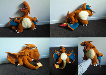 2000 Nintendo Pokemon Charizard Pillow Plush