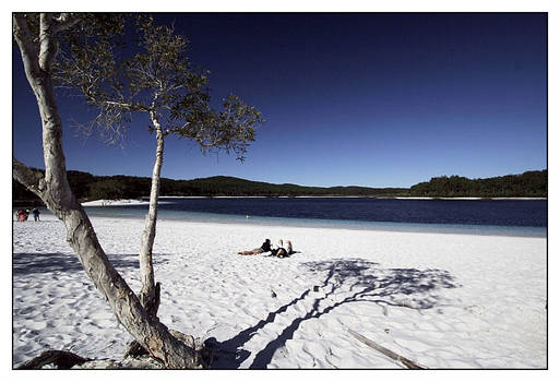 Lake McKenzie by f-hole