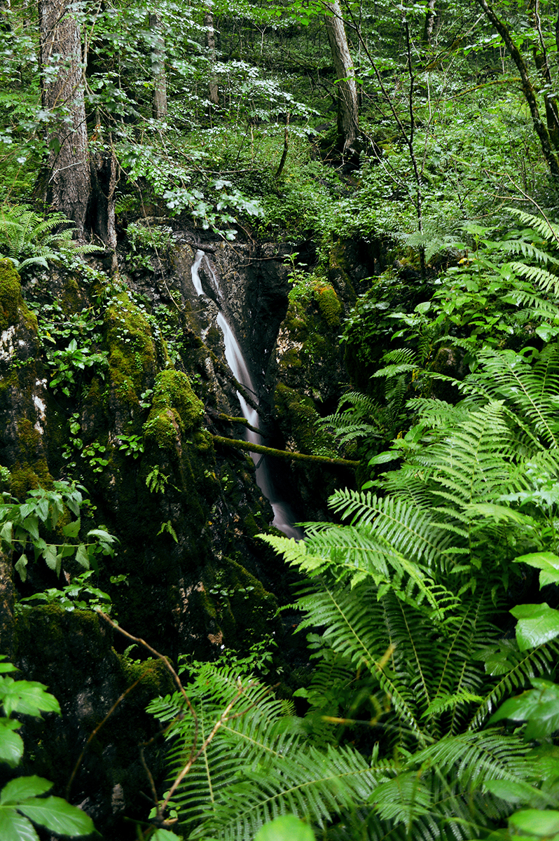 Rucheinaya cave and waterfall