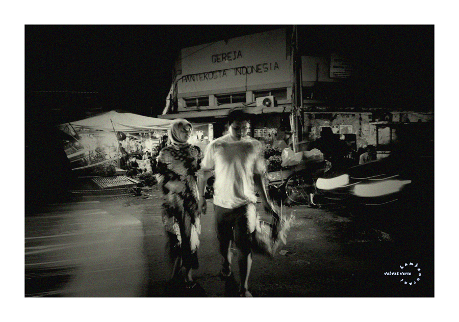 couples at traditional market3