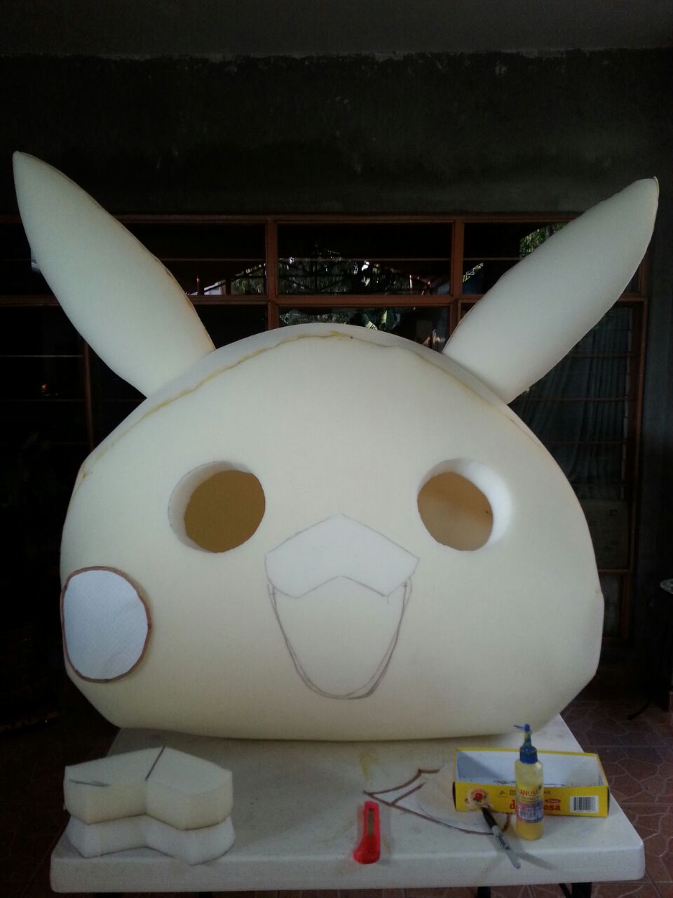 Botarga Pikachu proceso de la cabeza 02