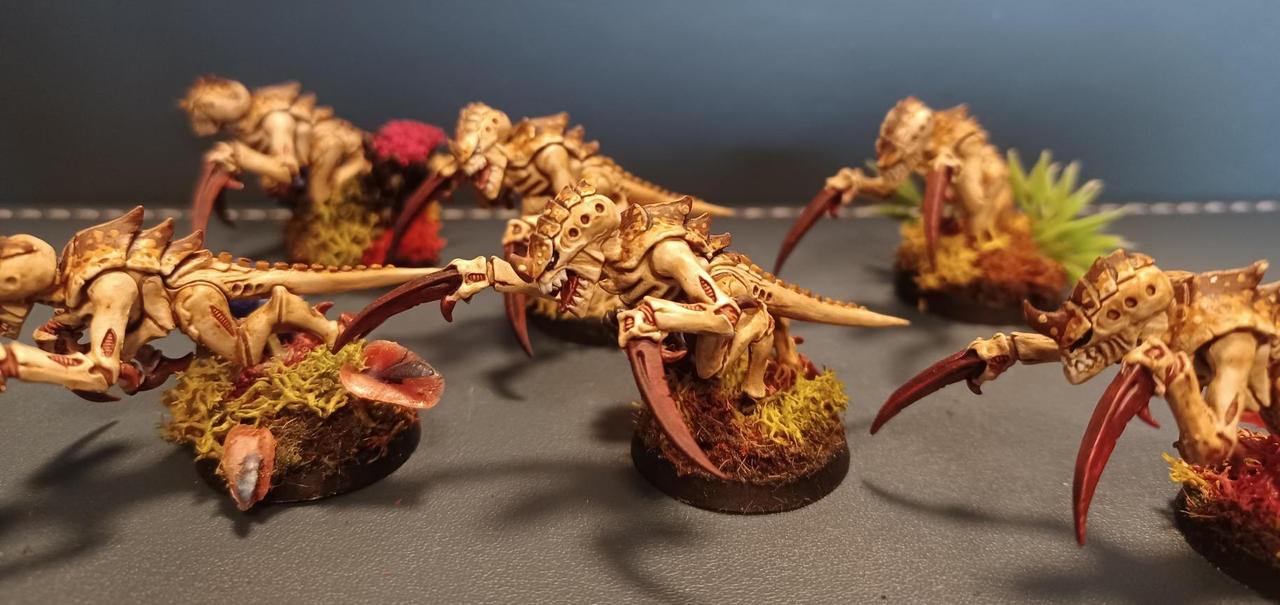 Hormagaunt Brood side by MiniWarpaintingTeddy on DeviantArt