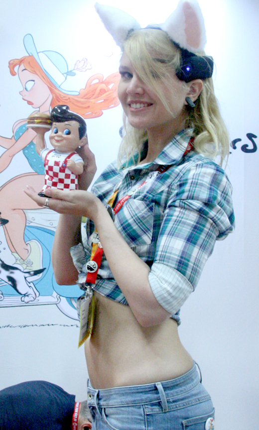 Chris Sanders booth babe