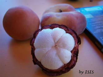 Mangosteen, peaches and organic chocolate