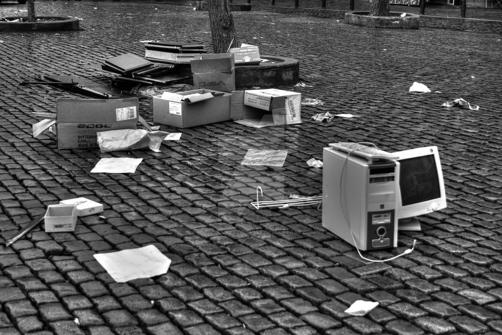 Abandoned Computer by PhotographybyGhost on DeviantArt