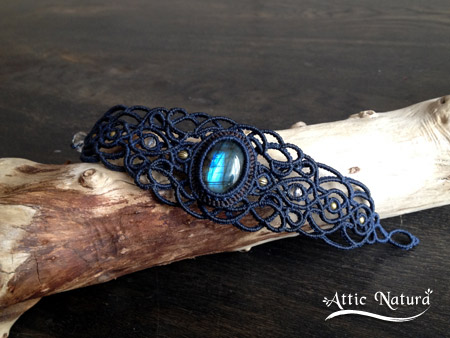 macrame bracelet with labradorite