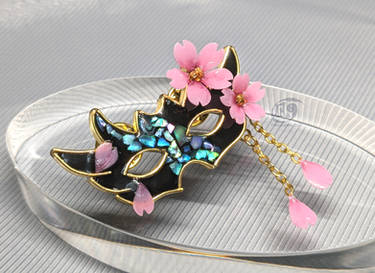 Mask for masquerade - Resin brooch