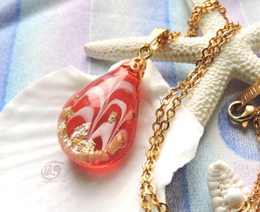 Red and white marbling pendant