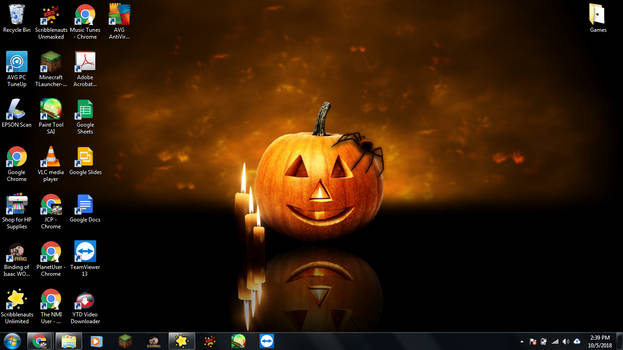 Windows 7 Desktop: Halloween Pumpkin