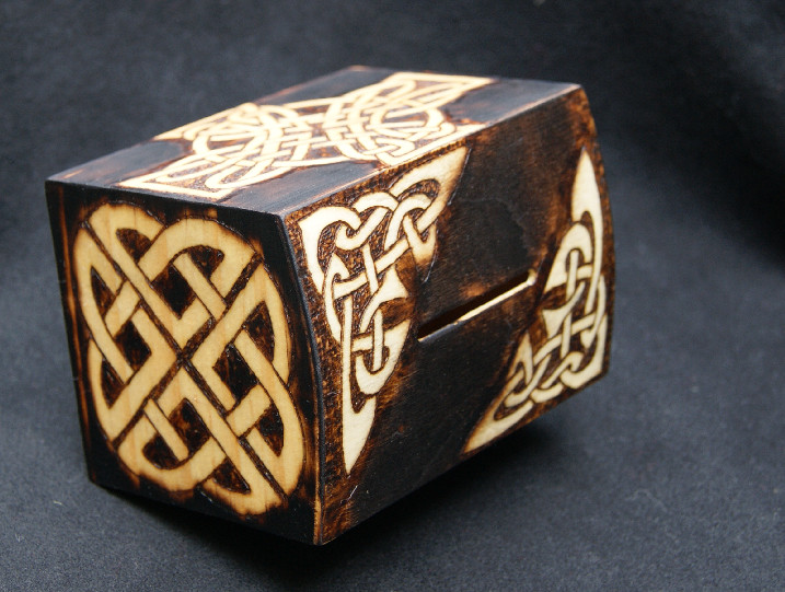 Celtic knot money box top