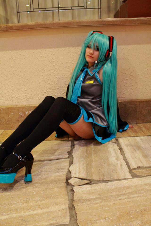 Miku By CosplayHimeDezzi On DeviantArt miku-by-cosplayhimedezzi-on-deviantart