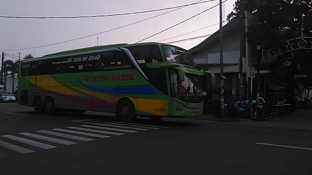 Gunung Harta six-wheeled bus ( front view )