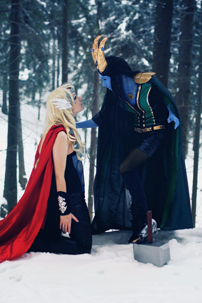 Kneel , Lady Thor