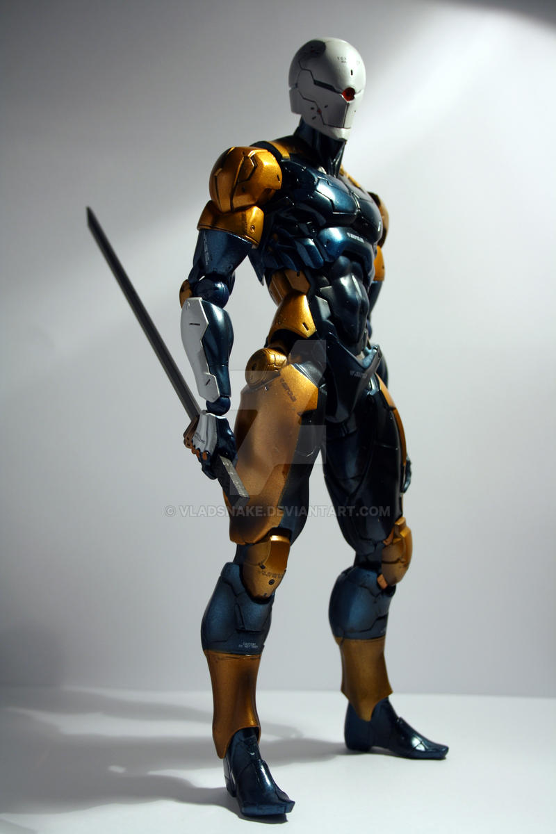 Cyborg Ninja Gray Fox Figure 01