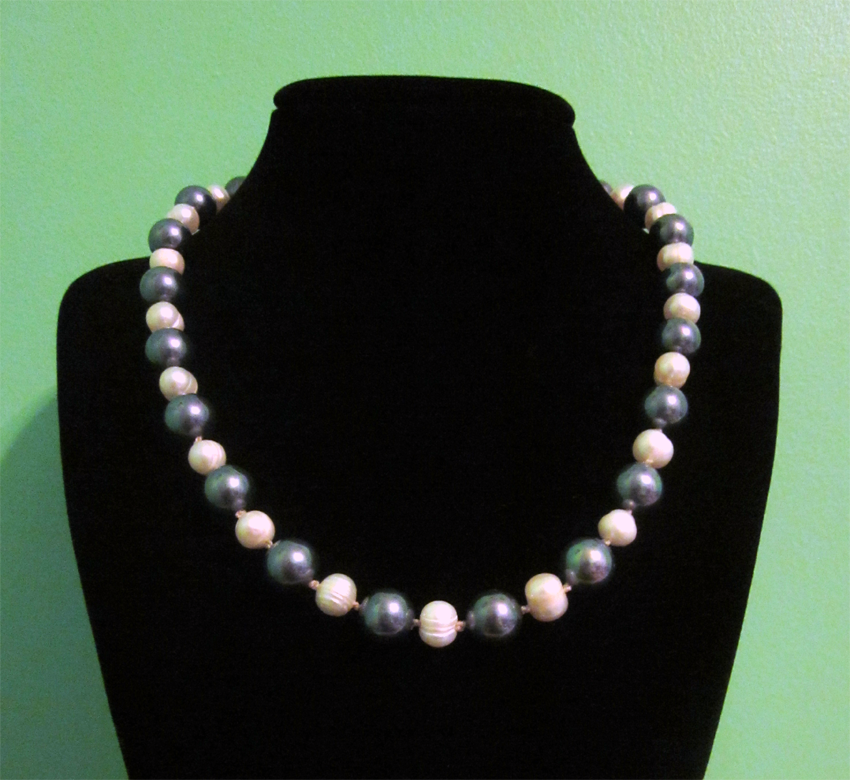 Ebony - Cream Pearl Necklace