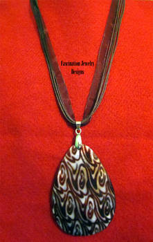 Brown Shell Ribbon Necklace