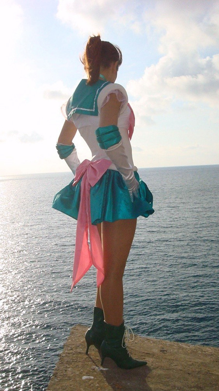 Sailor Jupiter and the cliff