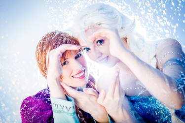 Anna and Elsa: Frozen sisters