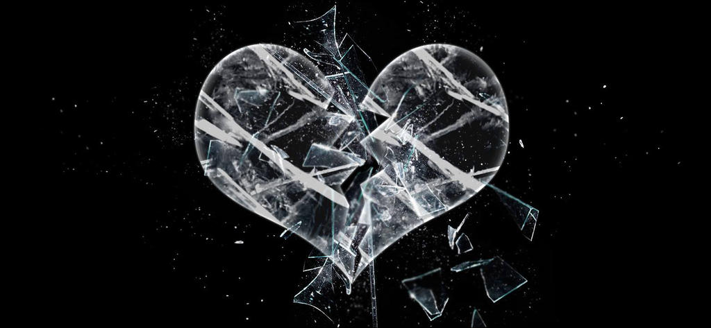 Where are the glass. Разбитое стеклянное сердце. Разбитое сердце на осколки. Разбитое Ледяное сердце. Разбитое хрустальное сердце.