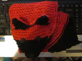RED AND BLACK KNITTED FOX SCARF