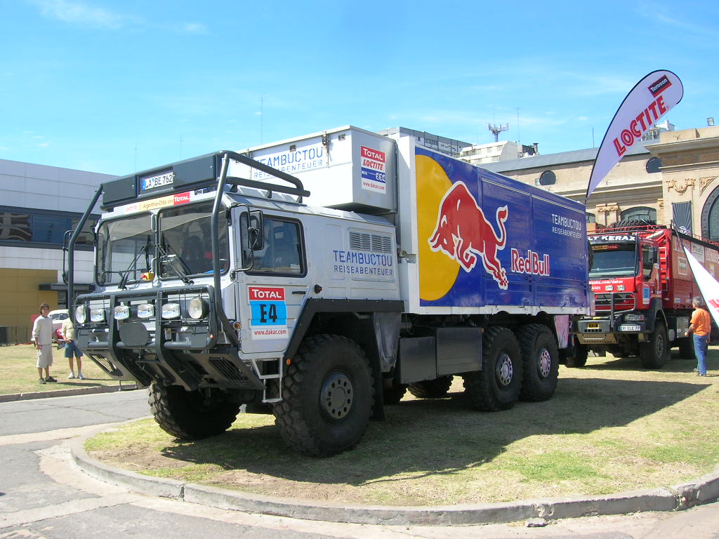 Camion Red Bull by on