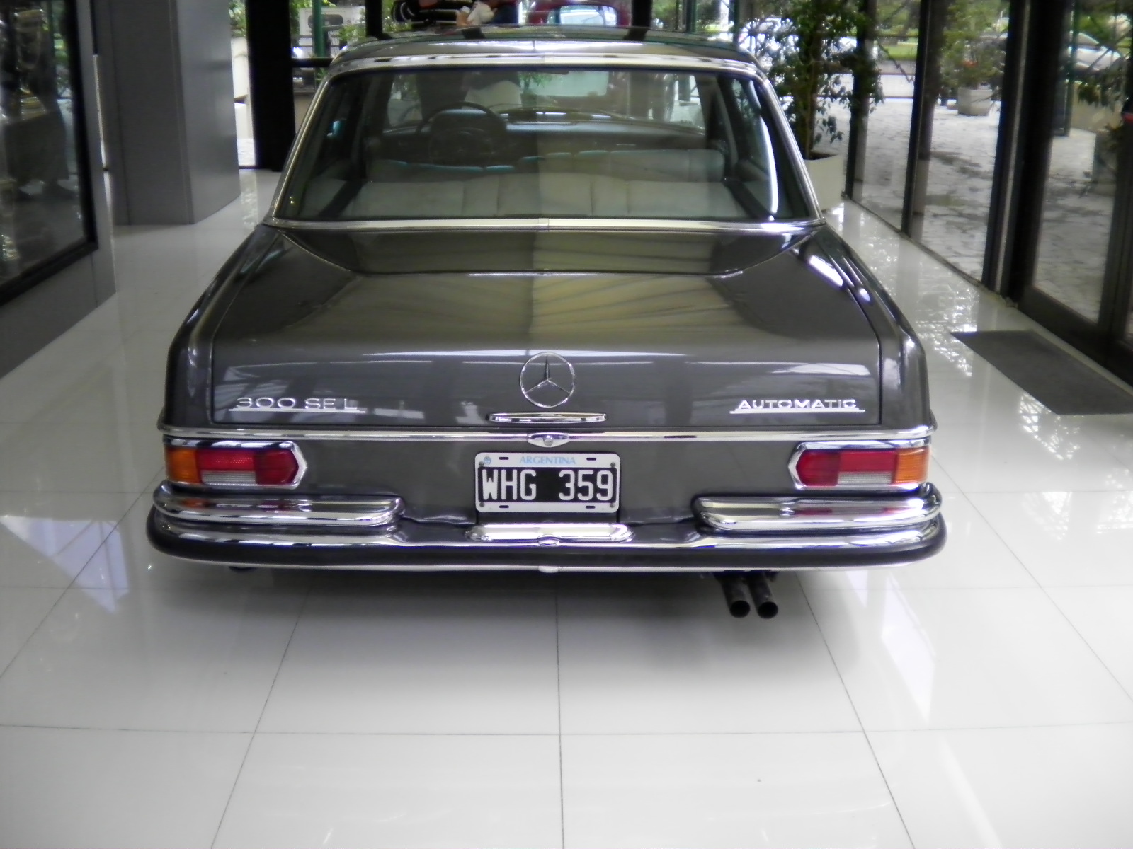 Mercedez-Benz 300 SEL