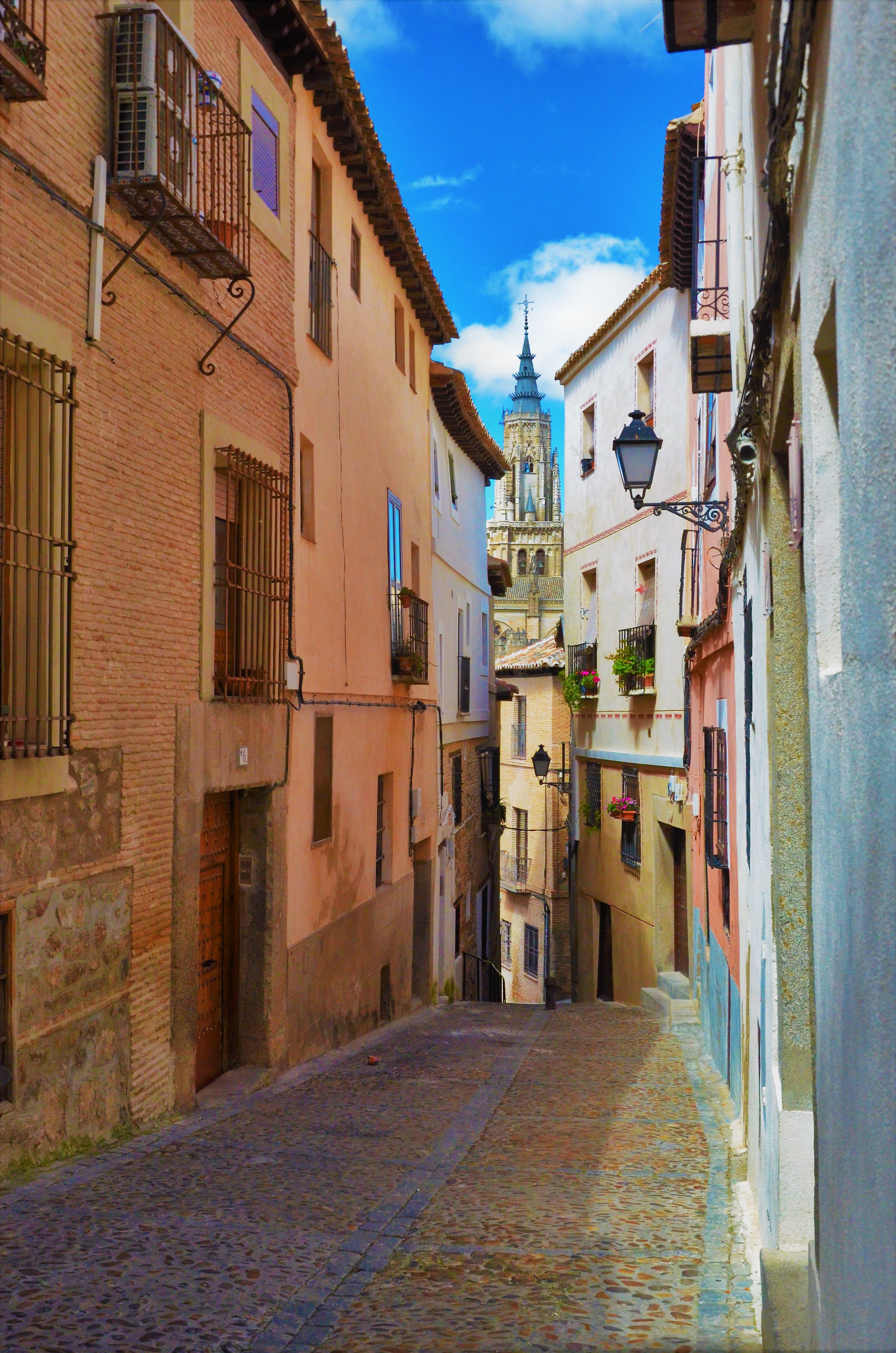 At a narrow street of Toledo