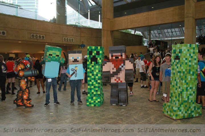 Samus Cosplay Vs. Minecraft