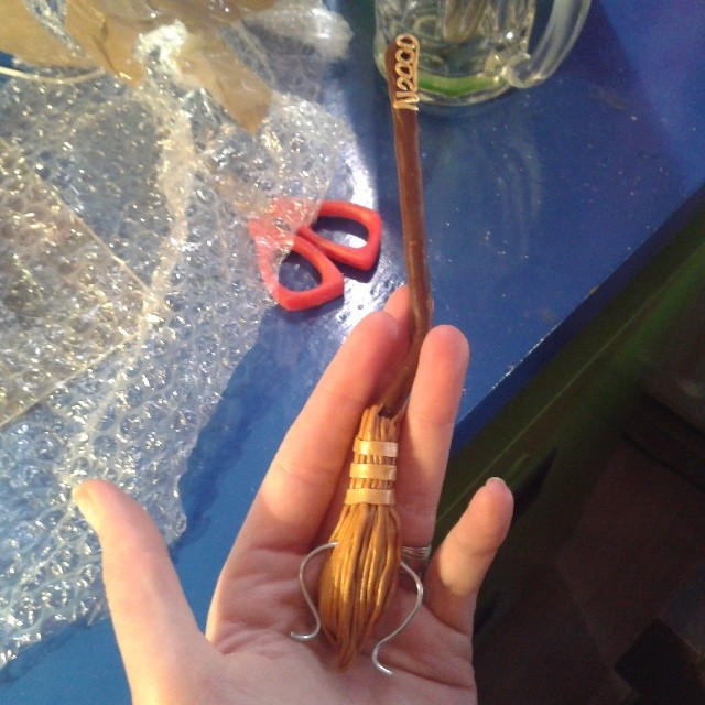 How to Make a Nimbus 2000  Harry potter broomstick, Harry potter