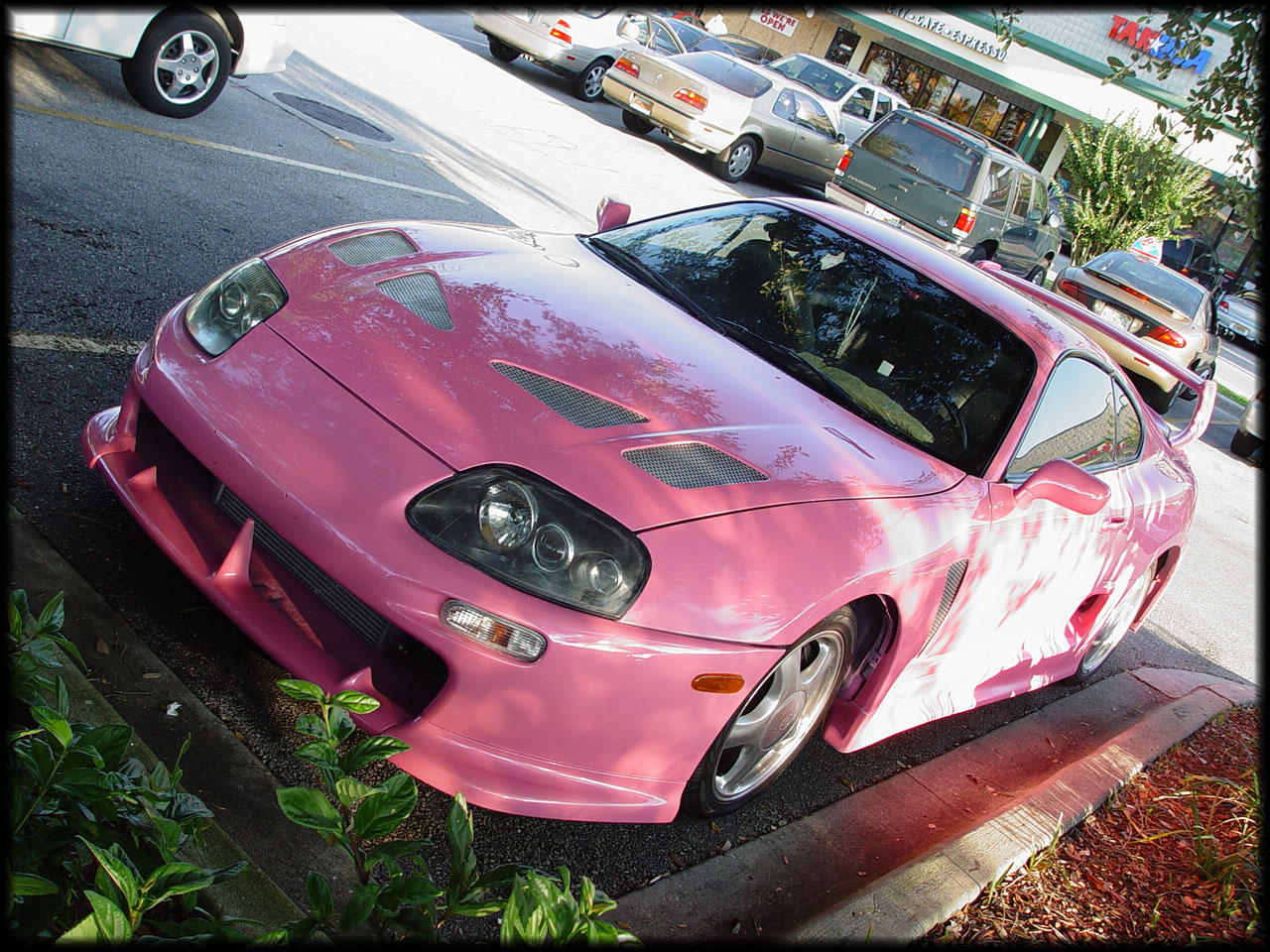 Toyota Supra розовая