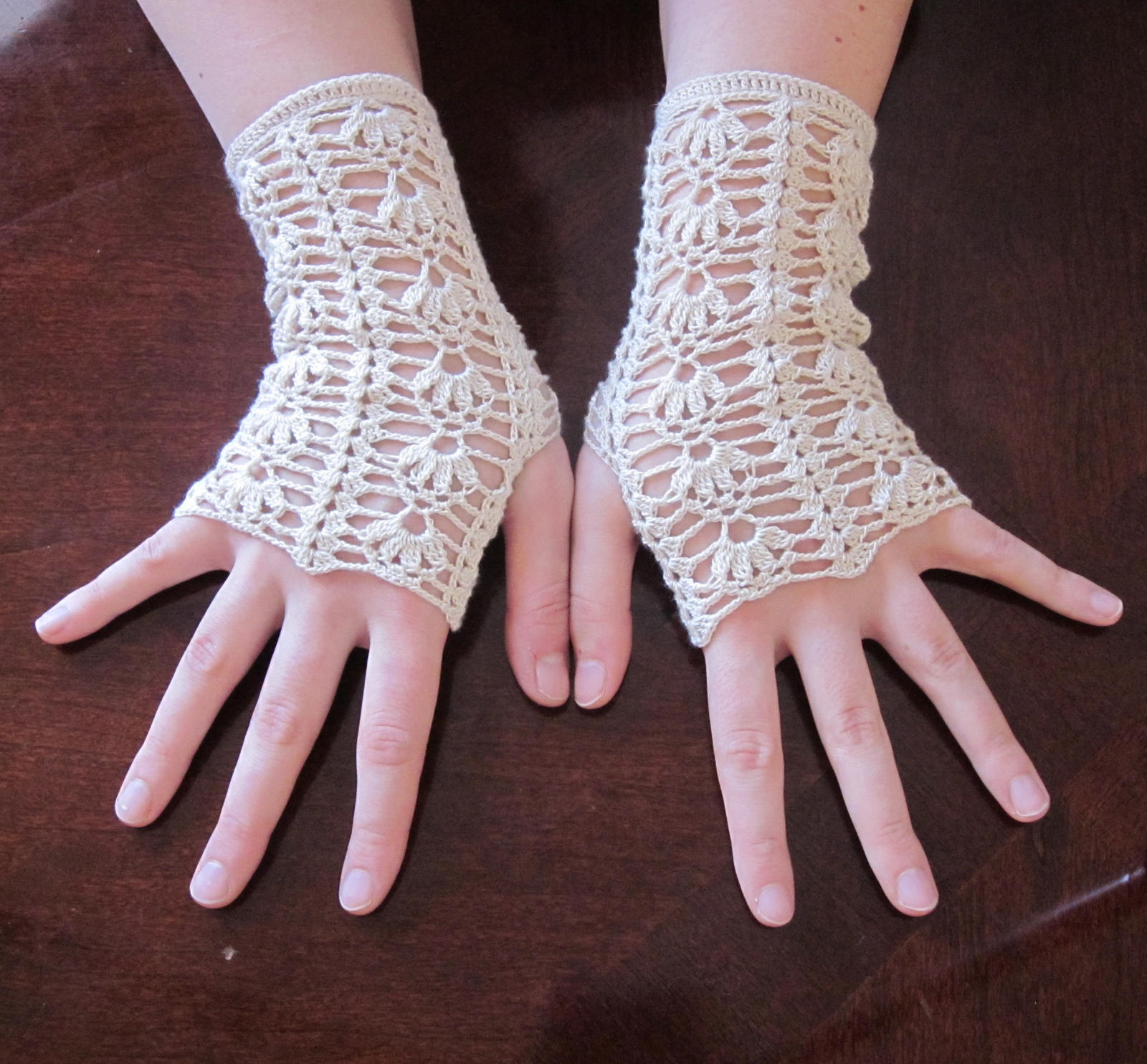 Ivory Lace Fingerless Gloves