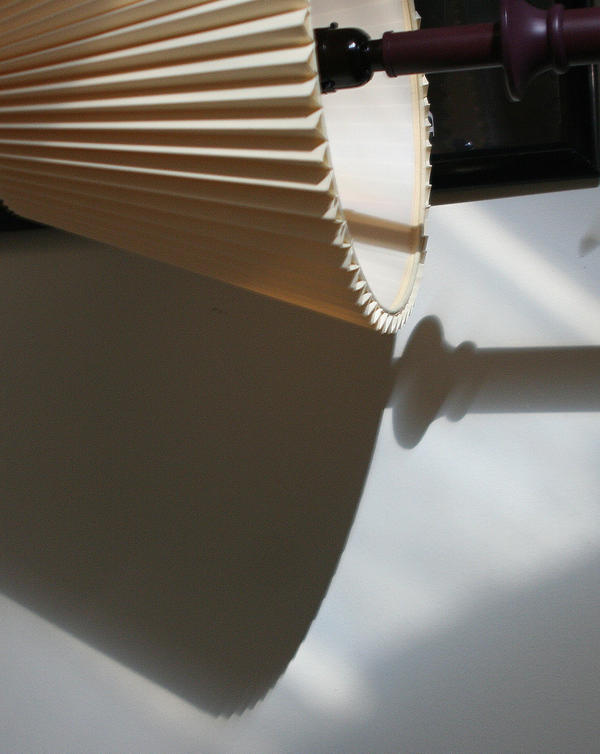 If the lamp sees its shadow... by ferrhousulfate