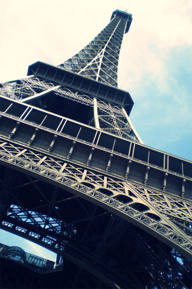 iPhone Wallpaper: Tour Eiffel by getILLUSIONIZED on DeviantArt