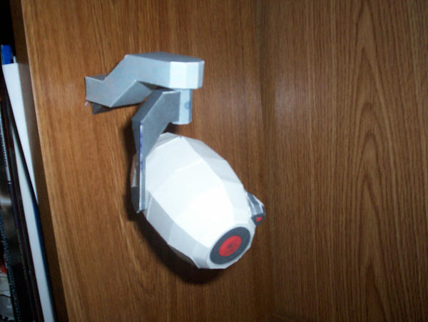 GLaDOS Camera assembled by CaptainRedEye on DeviantArt