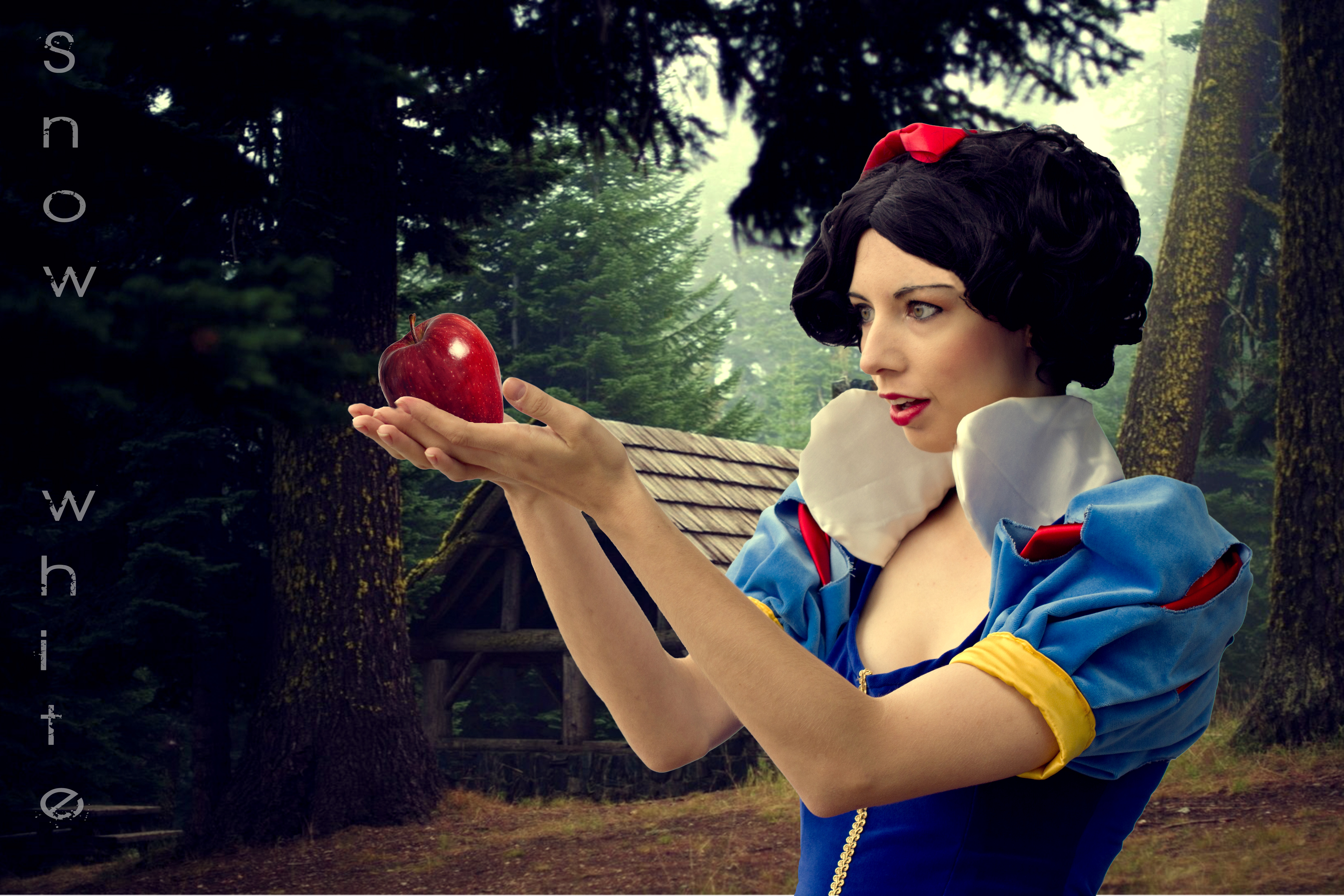 Snow White and poisoned apple