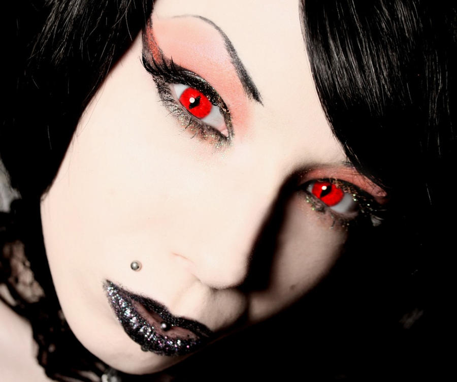 Vampire Stare-1000 pageviews