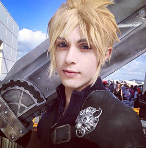 Cloud Cosplay FF7 Advent Children