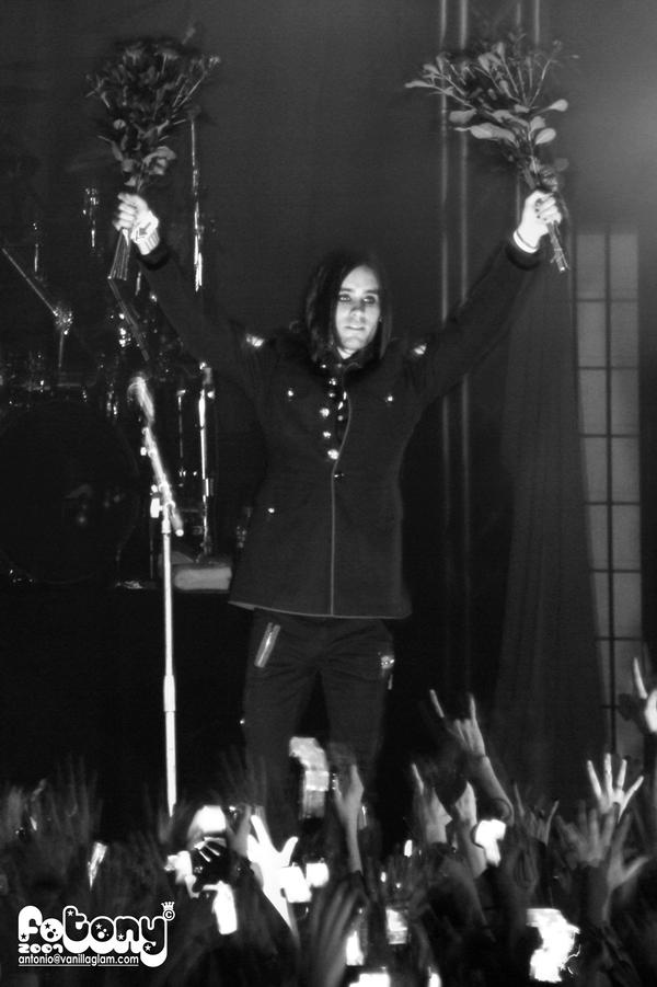 Leto have te roses by astrayn on DeviantArt