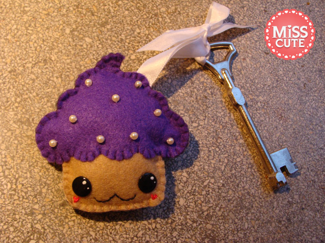 cupcake keychain