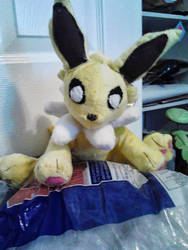 Jolteon plushi