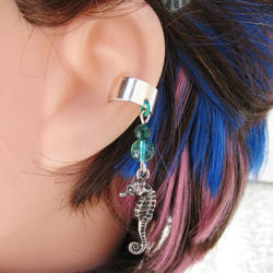 Seahorse cartilage ear cuff