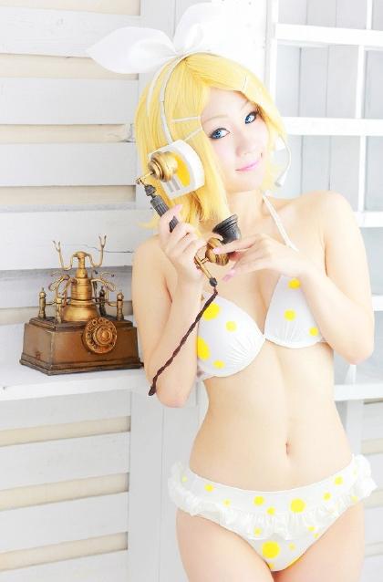 Kagamine Rin Cosplay