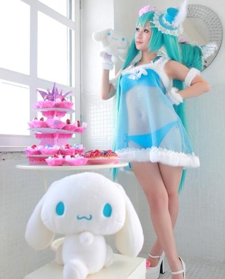 Miku Hatsune Cosplay 10