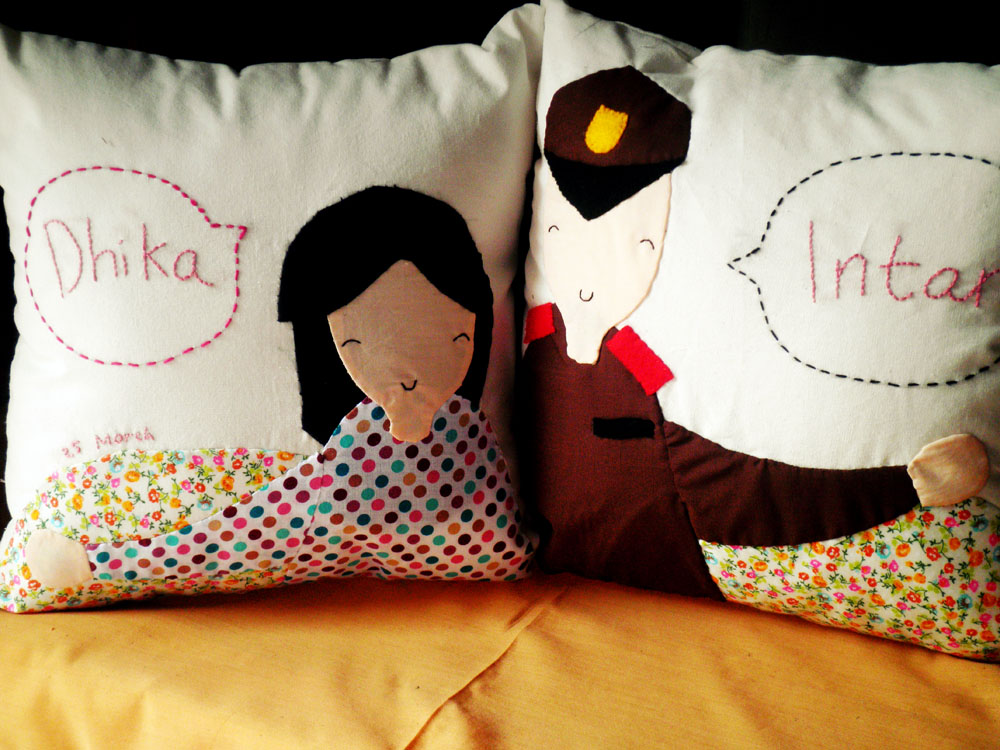 Couple pillow dhika n intan