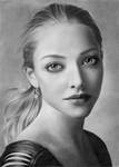 Amanda Seyfried by elisabethsmenesfrost