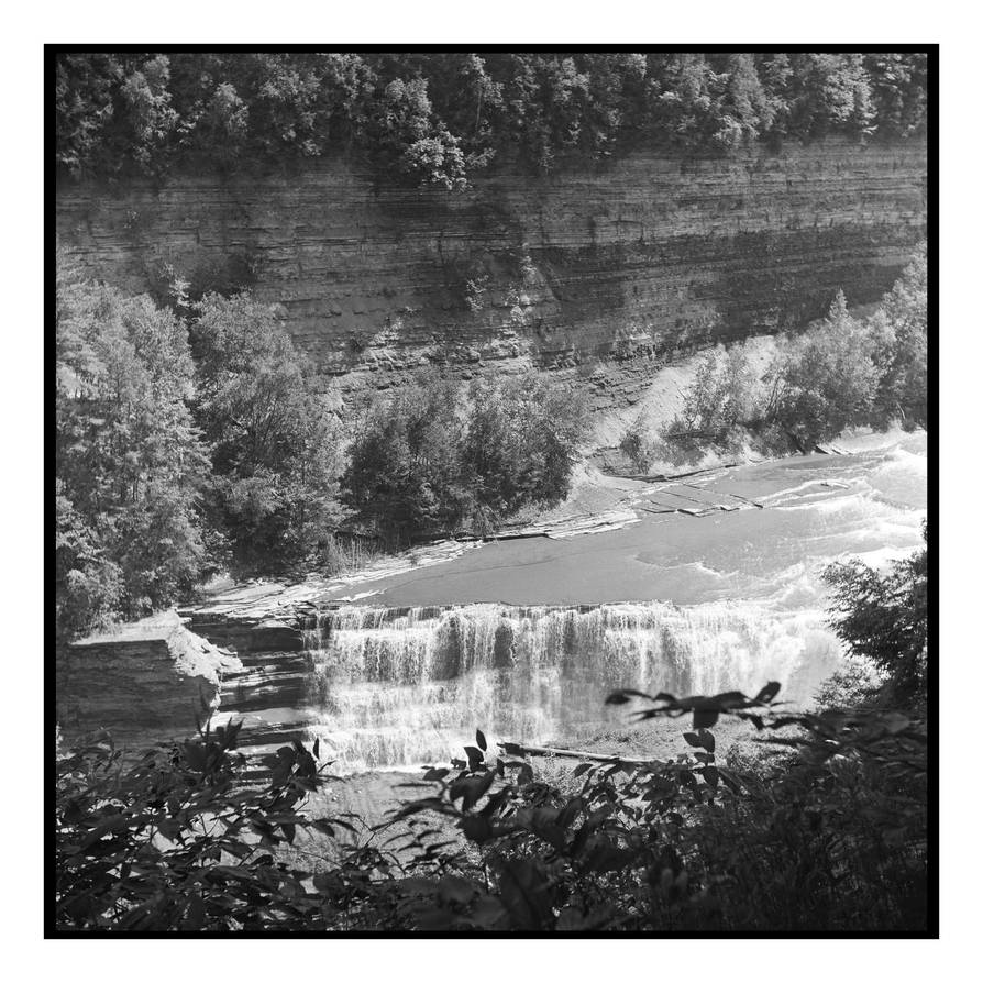 2018-168 Letchworth Lower Falls from above by pearwood