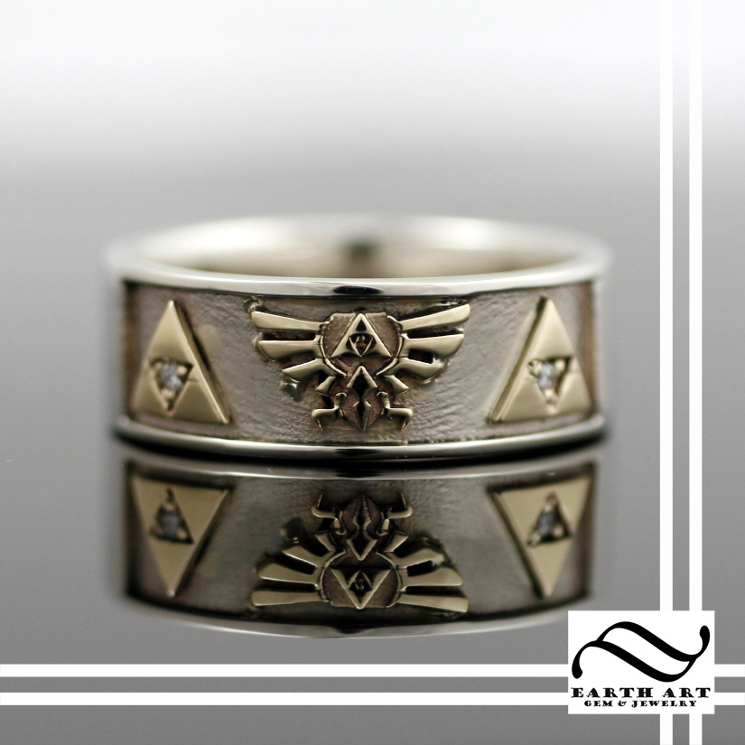 Hyrule Crest Band in Mixed Metal Gold