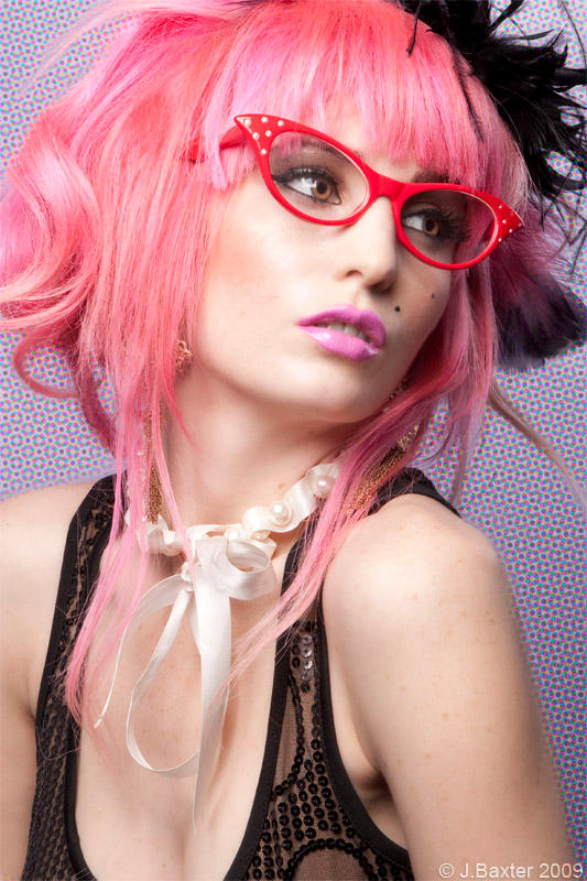 Розовые волосы в очках. Одри Китчинг. Одри Китчинг 2009. Одри Китчинг стардол. Стиль с розовыми волосами.
