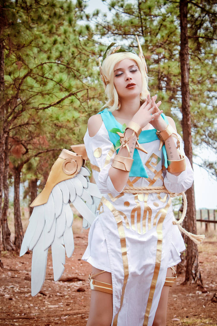 Mercy - Winged Victory Skin II Cosplay by rizzyun on DeviantArt