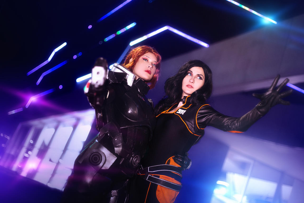 Miranda and Commander Shepard Cosplay Mass Effect by rizzyun on DeviantArt